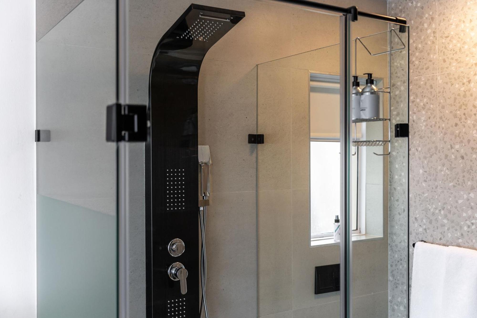 Bantry Alanda - Modern In Bantry Bay With Views Cape Town