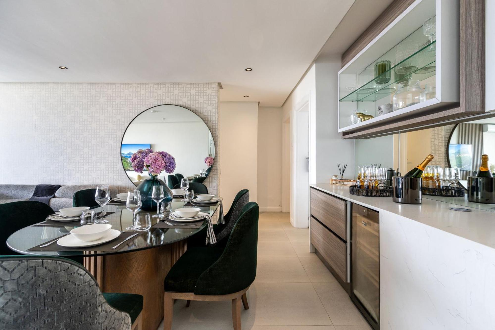 Bantry Alanda - Modern In Bantry Bay With Views Apartment