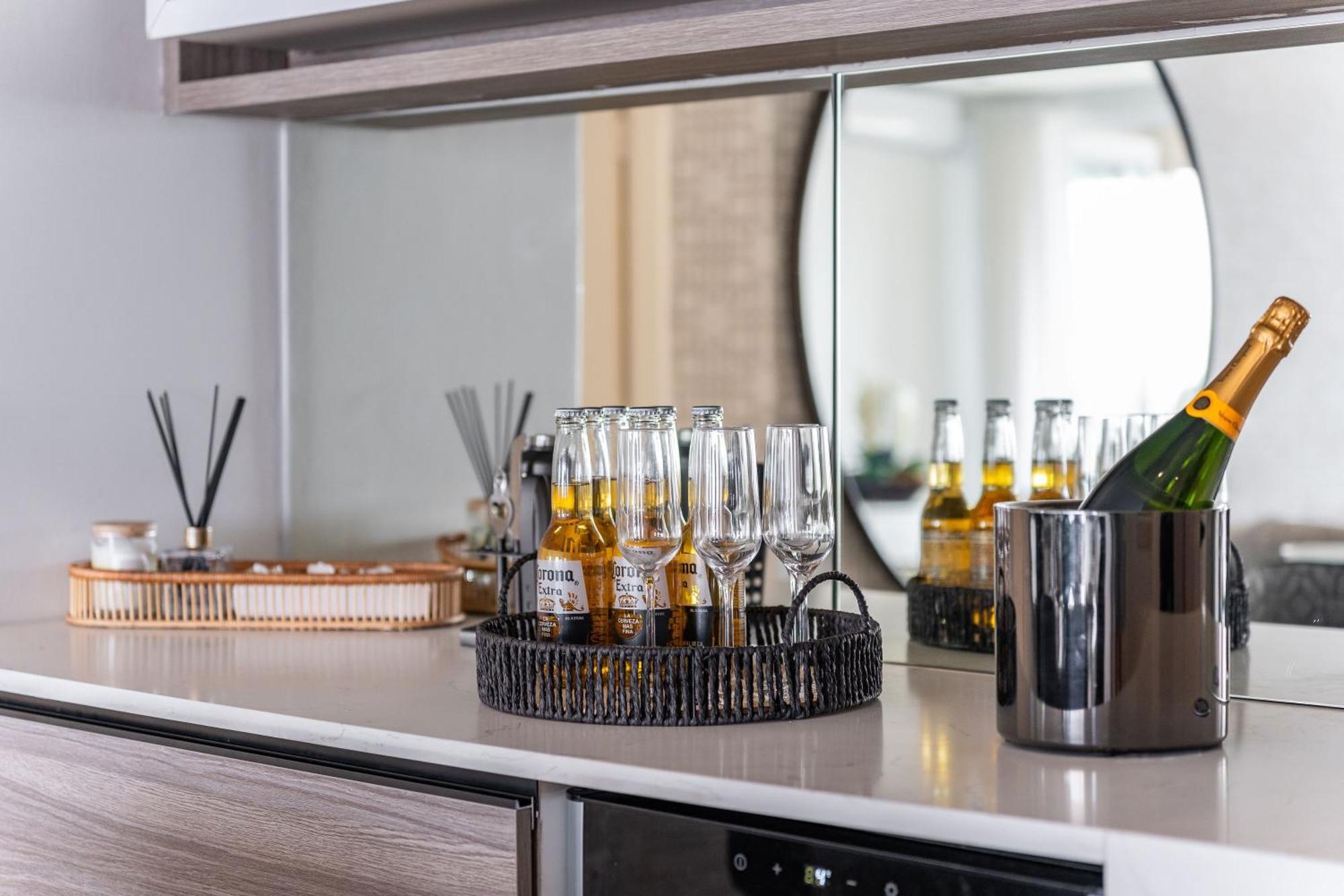 Bantry Alanda - Modern In Bantry Bay With Views Apartment *